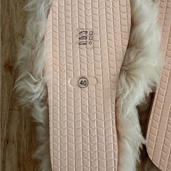 Inuikii Shearling Slippers - Picture 5 of 5